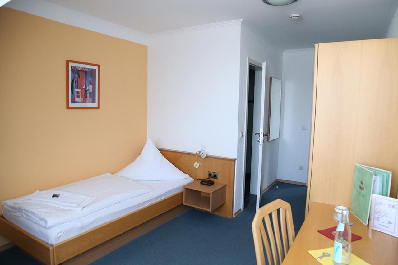 Hotel Zu Müllers Winkelhausen Langenmosen Exterior foto